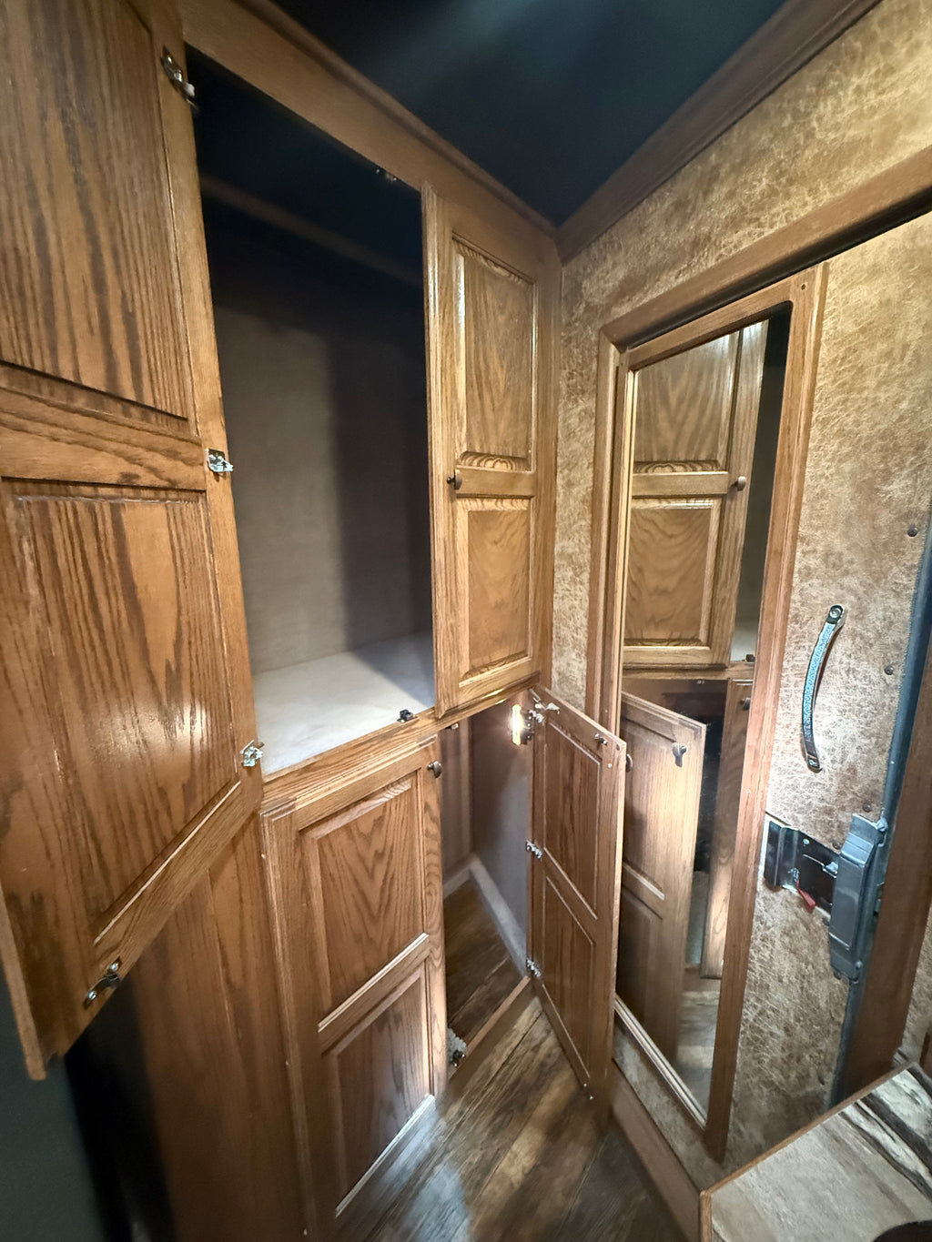 2015 Platinum 4 Horse Living Quarters #07399