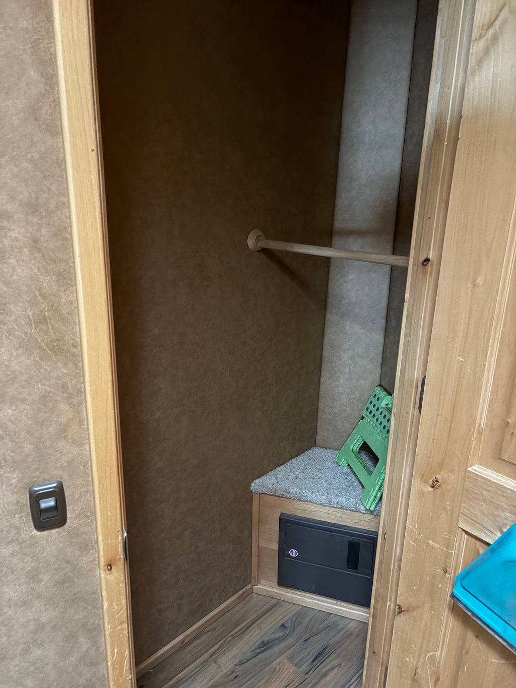 2011 Logan Coach 4 HR Razor LQ #72664