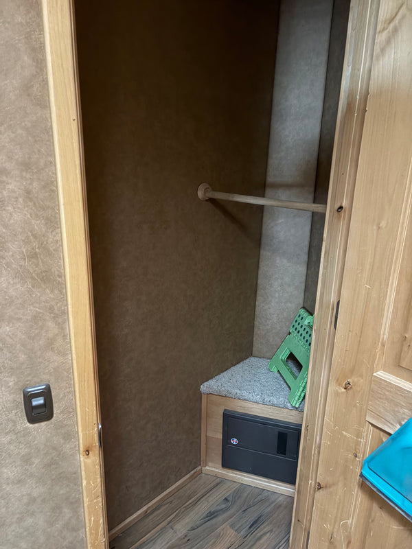 2011 Logan Coach 4 HR Razor LQ #72664