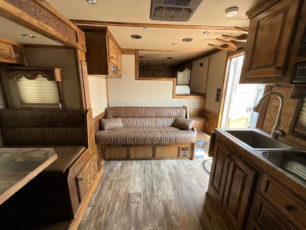 2020 Cimarron 4 Horse Living Quarters