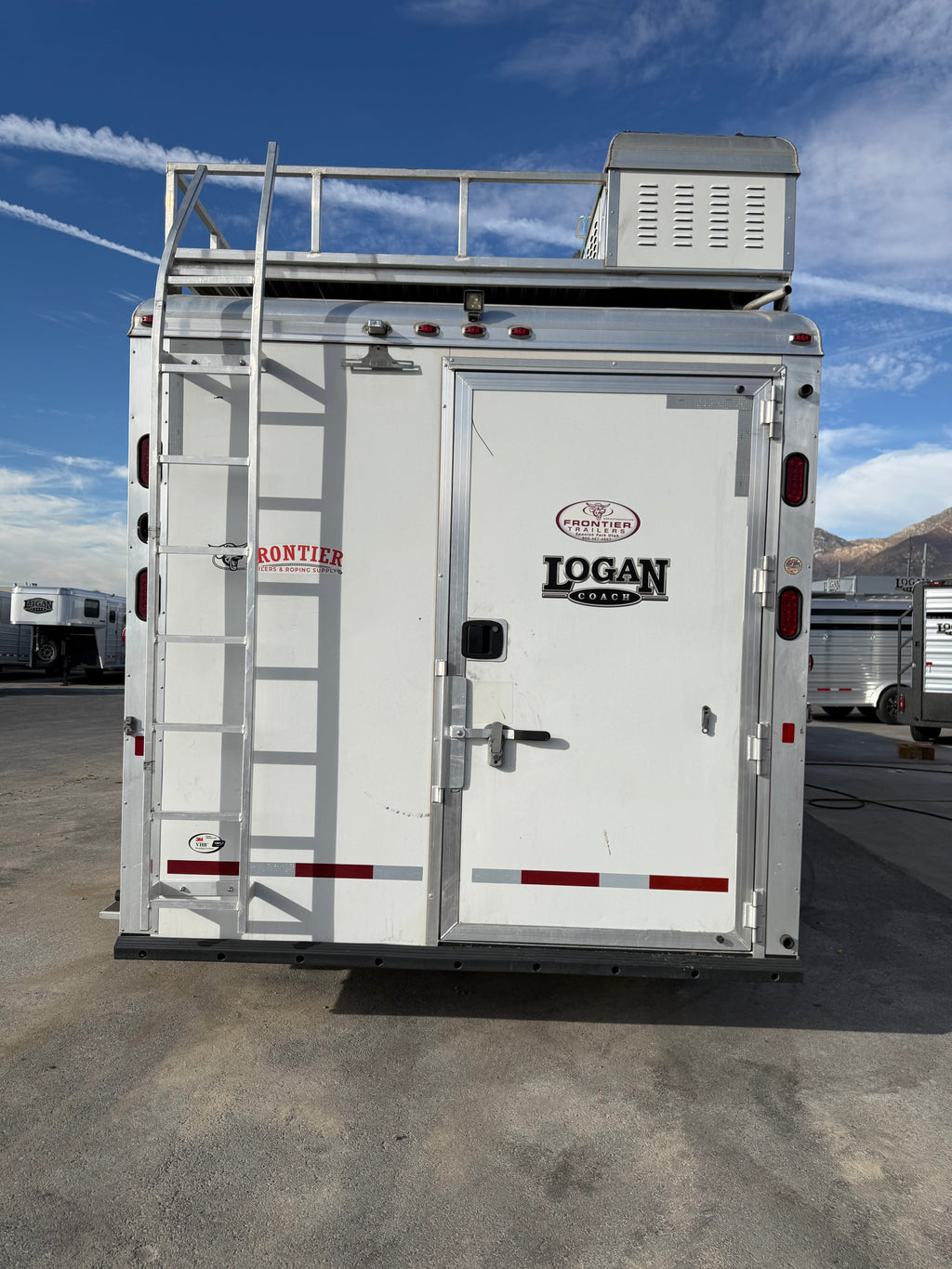 2016 Logan Coach Riot 4 Horse LQ #04074