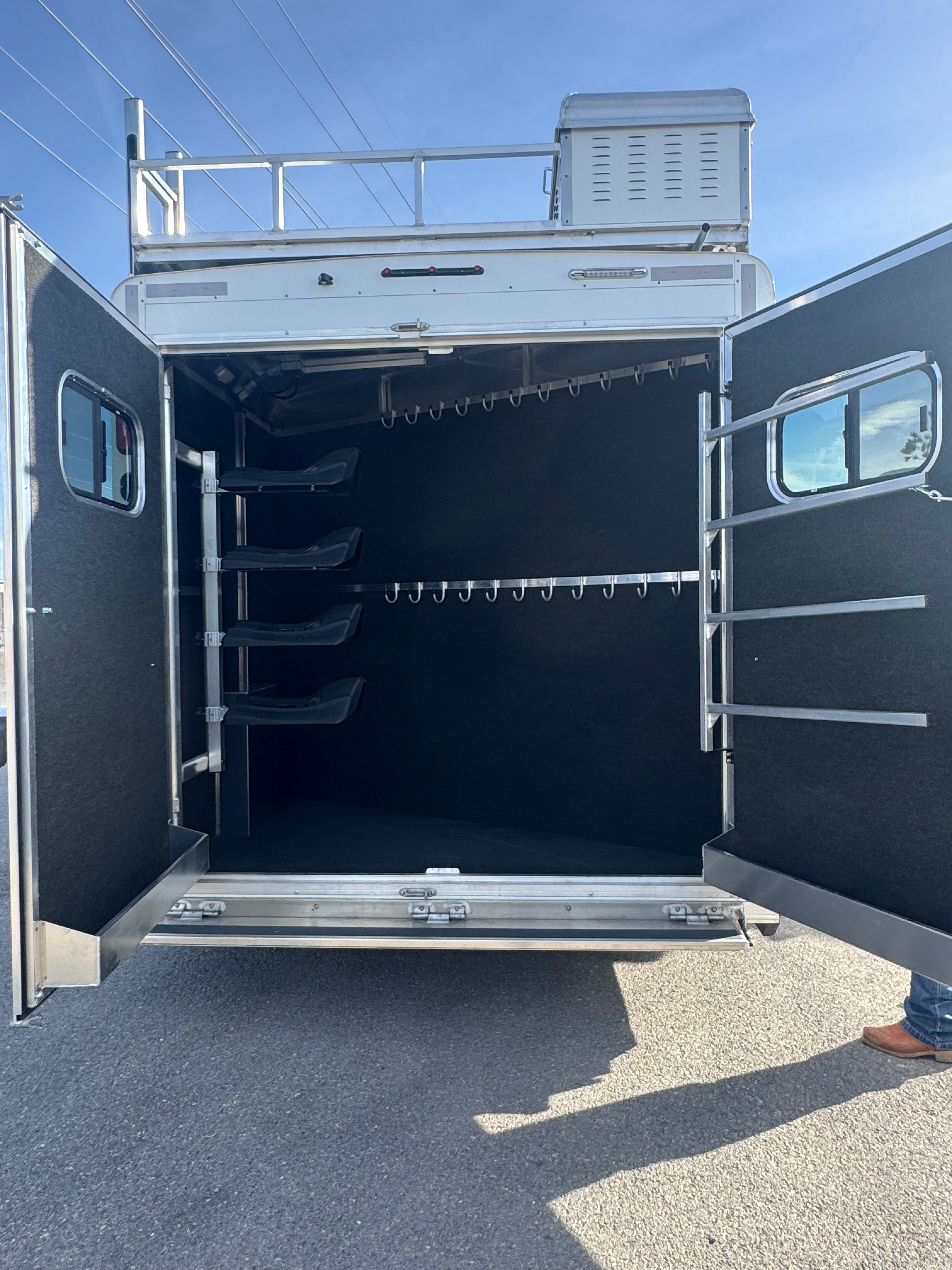 2026 Logan Coach Riot 4 Horse LQ #14002 – Frontier Trailers