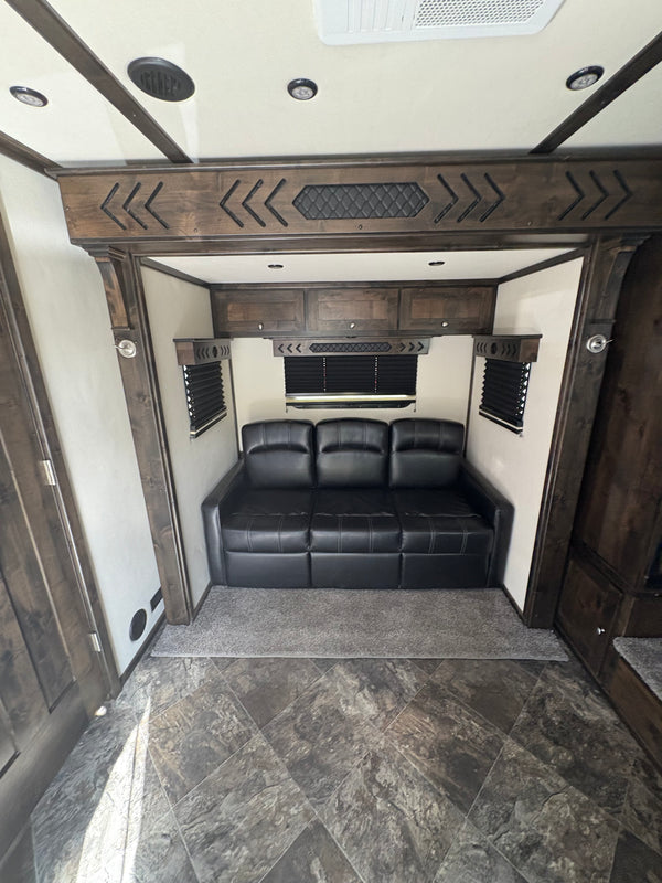 2025 Logan Coach Stock Combo LQ