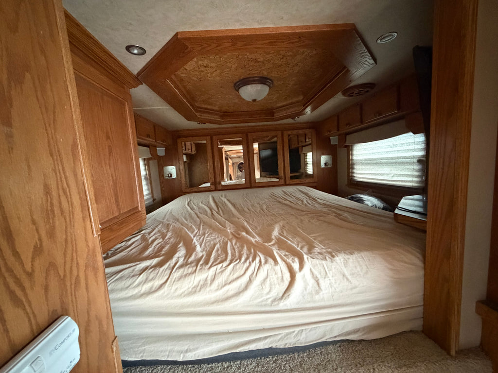2005 Elite 3 Horse Living Quarters