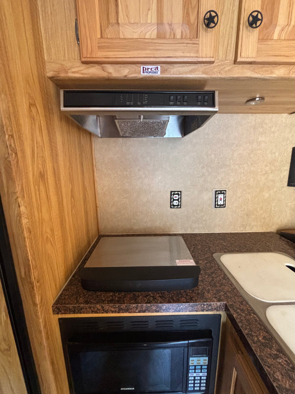 2008 Platinum Coach 5 Horse Living Quarters #4163