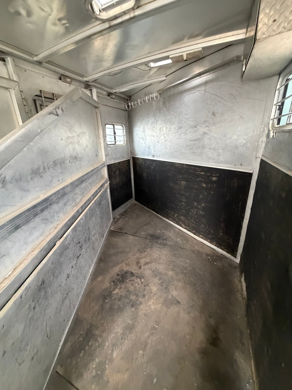 2001 Exiss 6 Horse Weekender