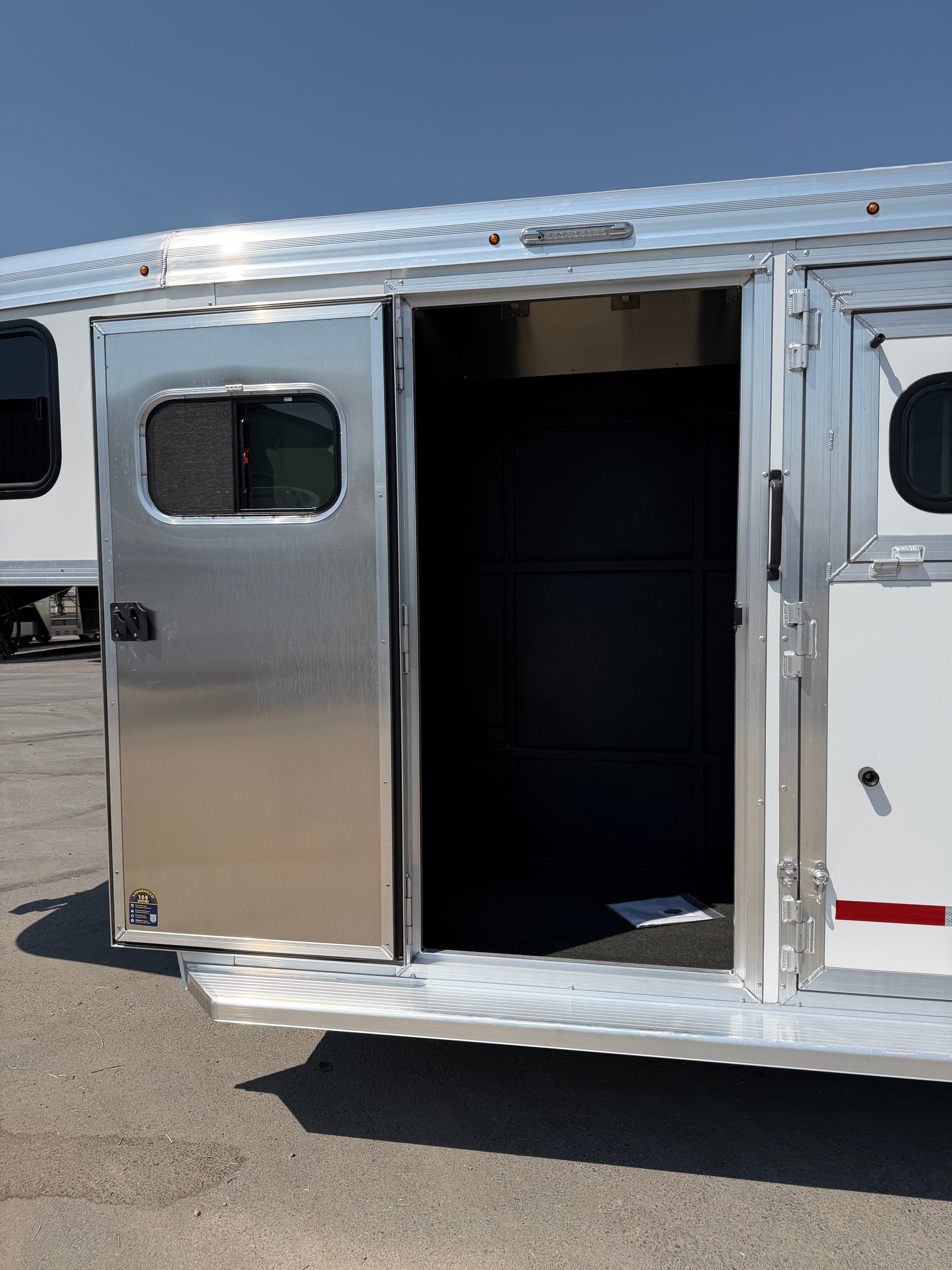 2026 Logan Coach Riot 4 Horse #14384
