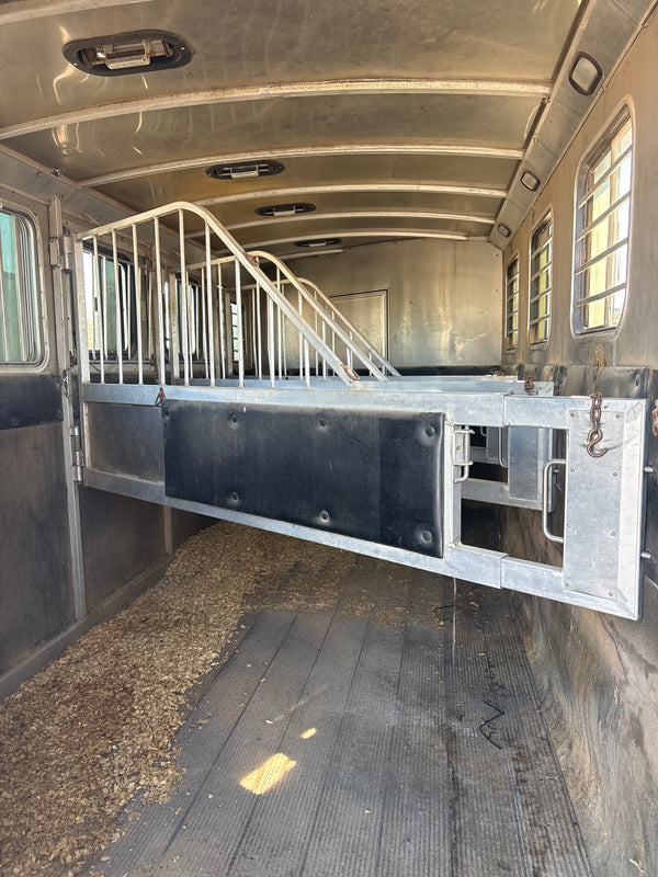 2006 Classic Monarch 4 Horse Overnighter