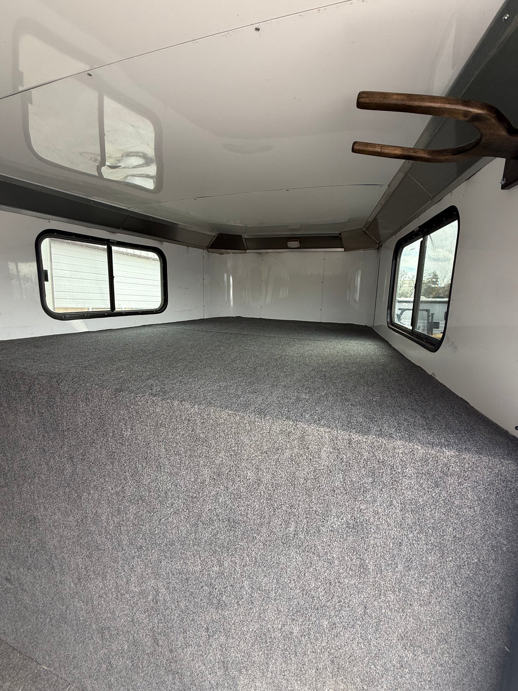 2016 Logan Coach 20’ Stockman #04662