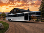2020 Logan Coach 6 Horse #9033
