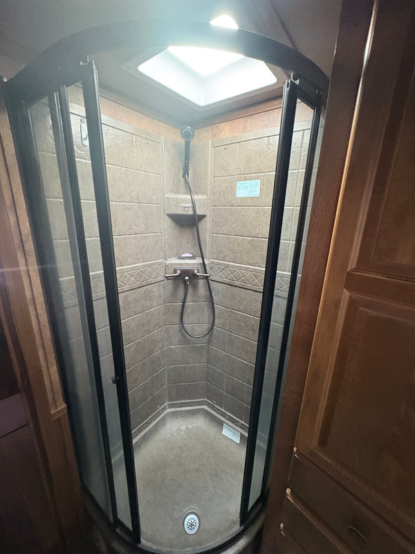 2014 Lakota Big Horn 4 Horse LQ