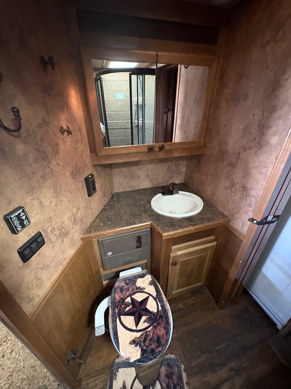 2014 Lakota Big Horn 4 Horse LQ