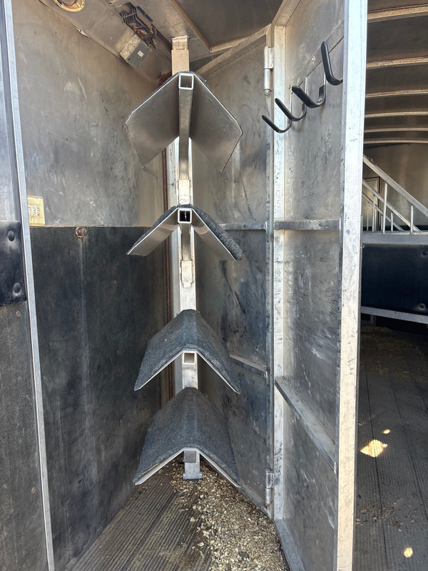 2006 Classic Monarch 4 HR Overnighter