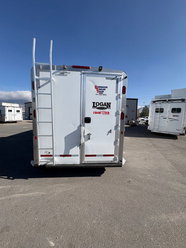 2015 Logan Coach 4 Horse Riot Living Quarters