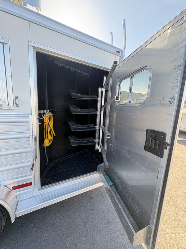 2015 Logan Coach 4 Horse Riot Living Quarters