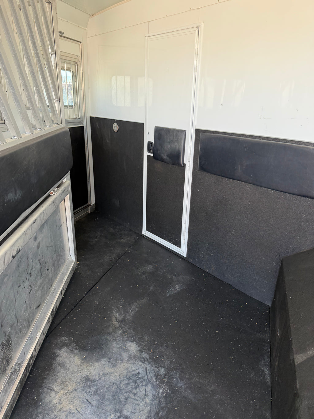 2014 Bison 3 Horse Living Quarters