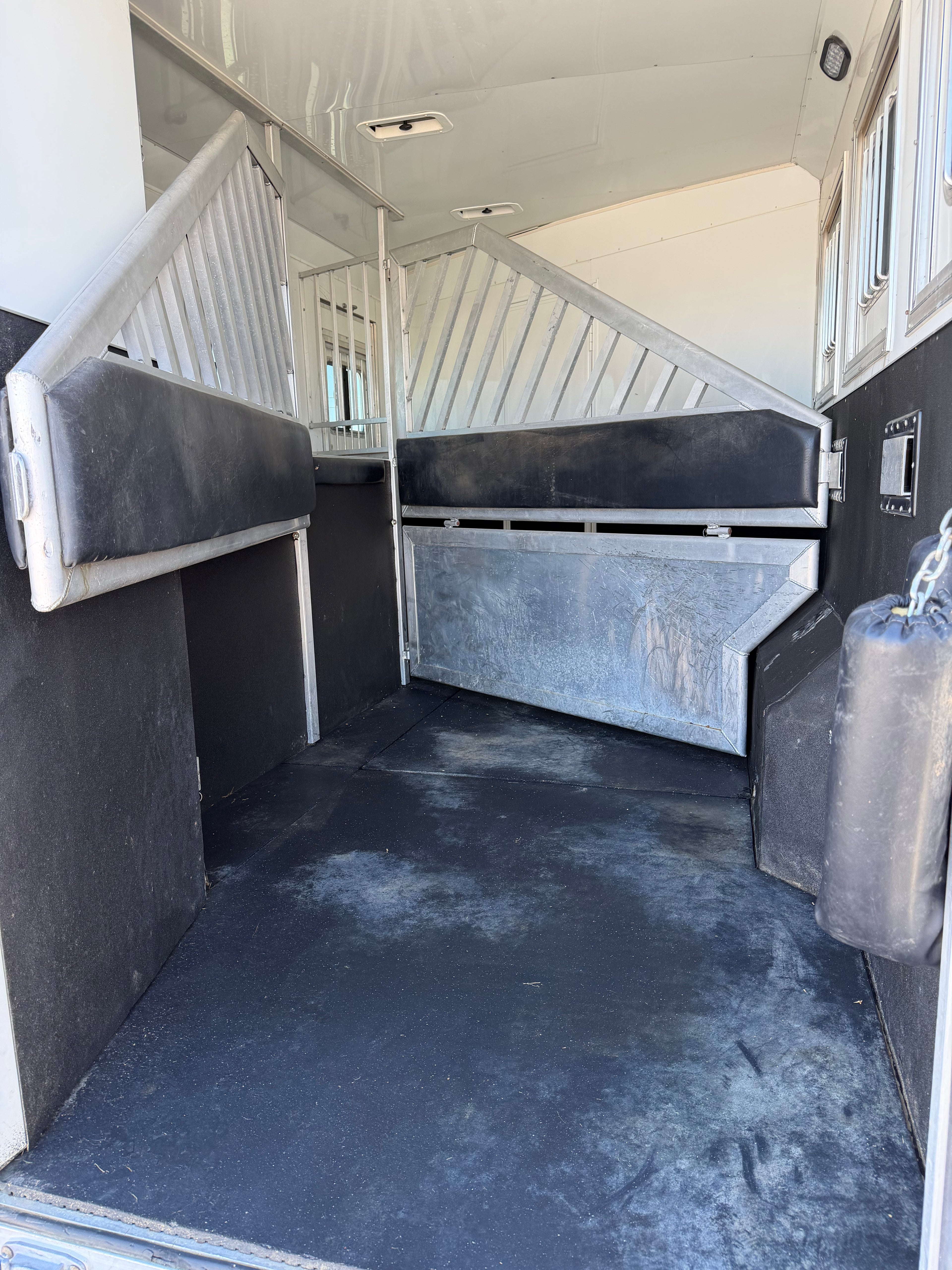 2014 Bison 3 Horse Living Quarters